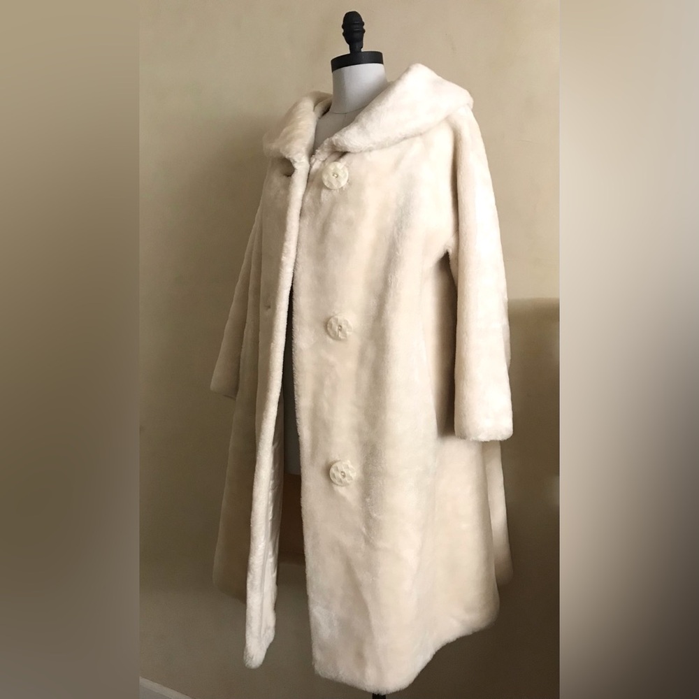 Vintage Cream Plush Coat - Picture 8 of 12